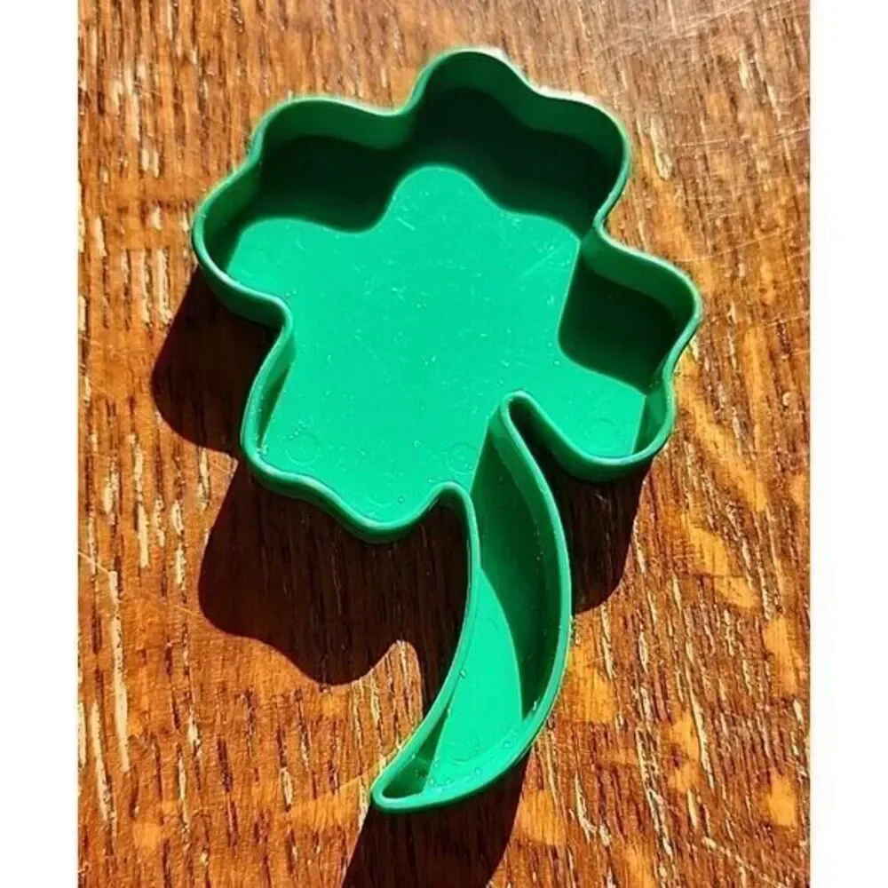 Vintage‎ Tupperware 1316-5 Shamrock 4 Leaf Clover Green Plastic Cookie Cutter